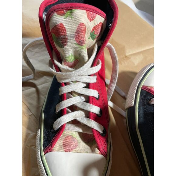 Converse contrast color with cute strawberry  accent details size 7 - Picture 7 of 15